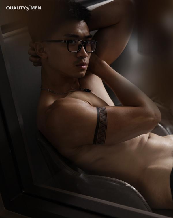 QM-3.2-暗黑-Kayson-4手聯彈噴發-Exclusive-Issue